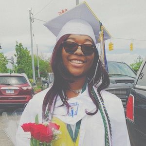 Meet your Posher, Denisha